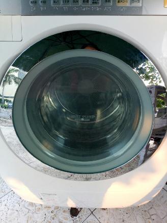 Máy giặt có sấy National NA-VR1100R (sấy bằng block cực chất)